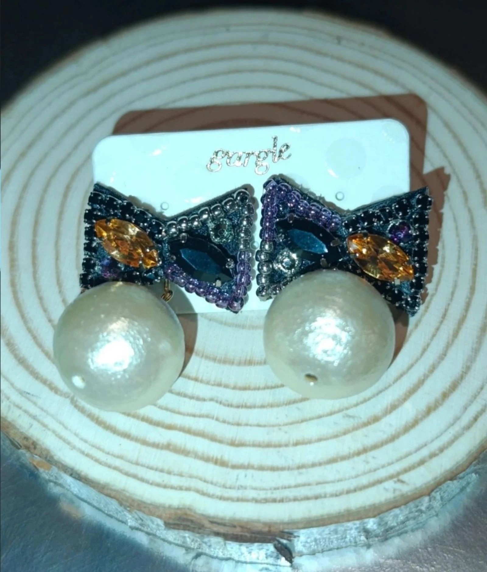 Pendientes diseño lazo multicolor estilo Swarovsky con perlas sintéticas de Gargle